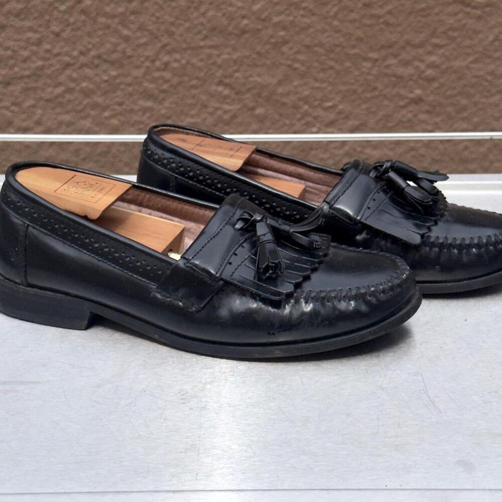 G.H. Bass Co Black Leather Loafers with Tassel - Size 8.5M